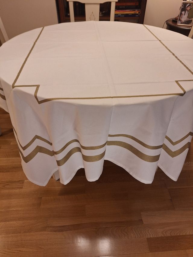 Mantel blanco y dorado 2x1,6m
