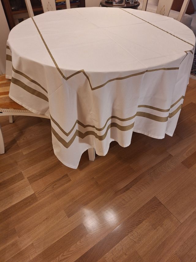 Mantel blanco y dorado 2x1,6m