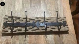 Perchero rústico de madera y metal