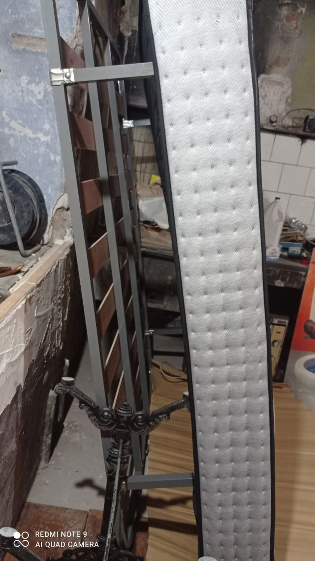 Colchón de 1,35 x 1,90 de matrimonio.