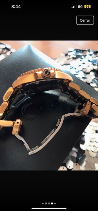 Reloj Guess dorado y negro