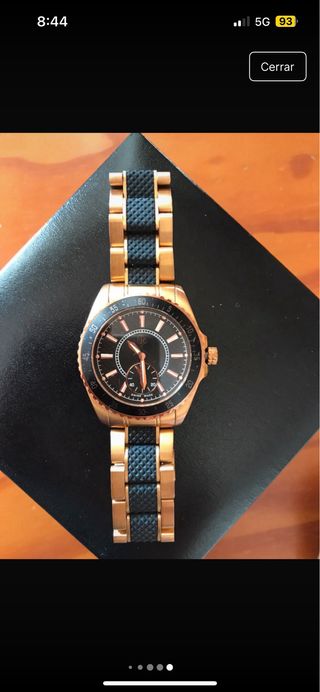 Reloj Guess dorado y negro