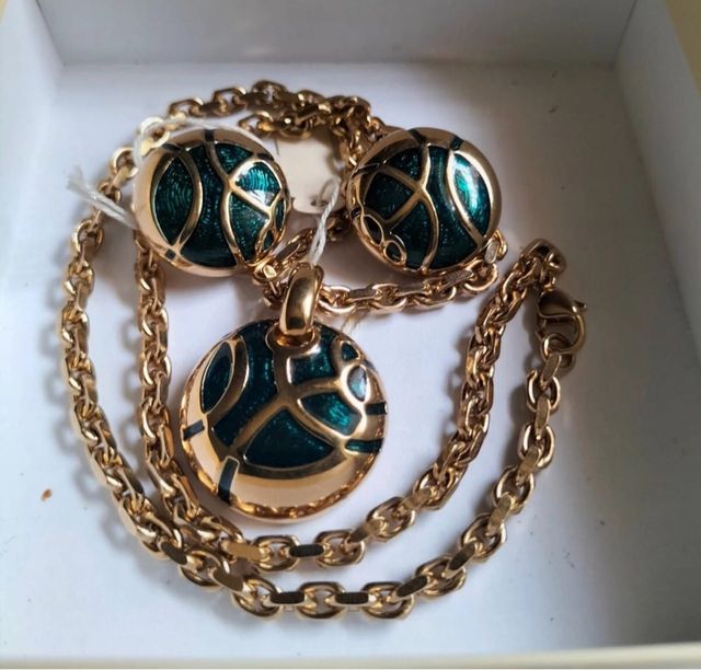 Conjunto chapado en oro | Collar y pendientes