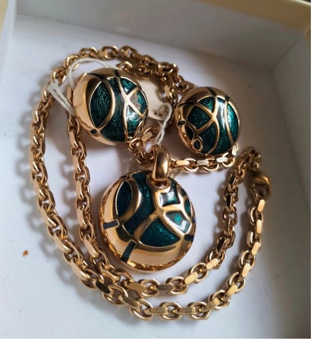 Conjunto chapado en oro | Collar y pendientes