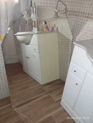 Espejo biselado de baño con 2 tulipas de cristal