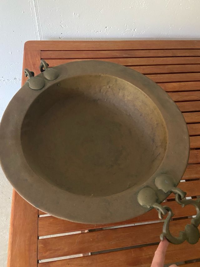 Cuenco de bronce antiguo