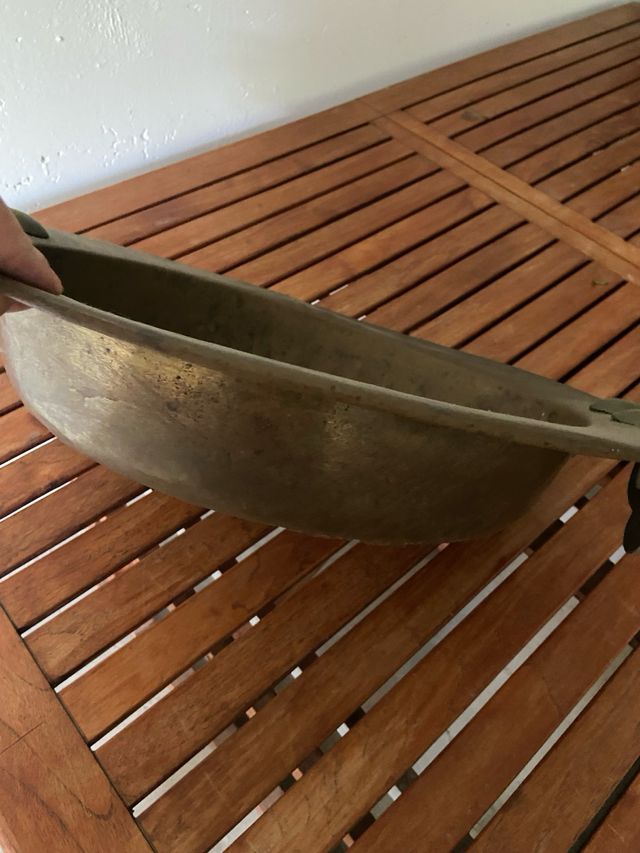 Cuenco de bronce antiguo