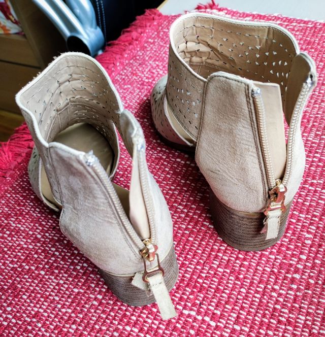 Botines abiertos beige talla 38