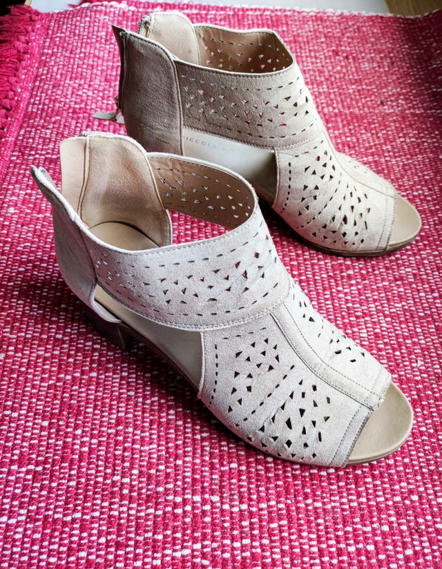 Botines abiertos beige talla 38