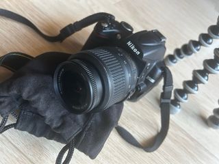 Nikon D5000 con 3 objetivos, mochila y Accesorios
