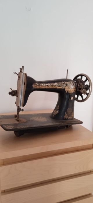 Preciosa máquina de coser Singer antigua.