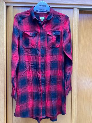 Vestido camisero niña. Perfil solidario