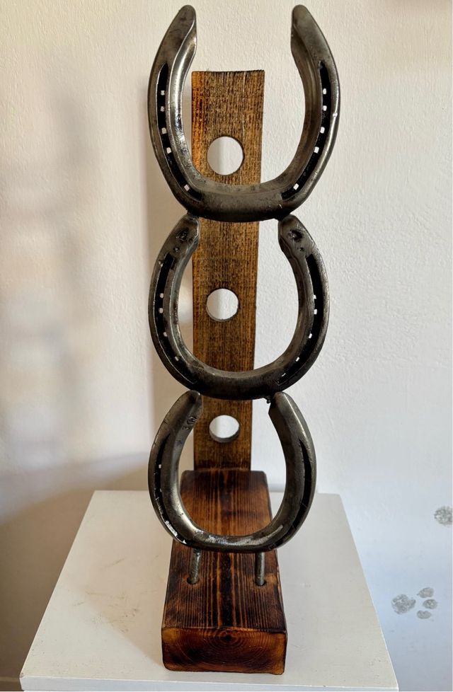 Pora bottiglie artigianale con ferri di cavallo