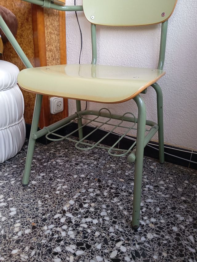 Pupitre de color verde