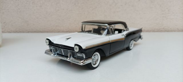 FRANKLIN MINT 1:24, 1957 Ford Fairlane 500