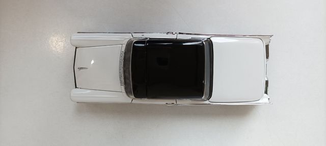 FRANKLIN MINT 1:24, 1957 Ford Fairlane 500