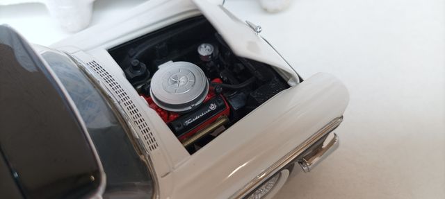 FRANKLIN MINT 1:24, 1957 Ford Fairlane 500