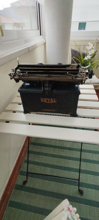 MAQUINA DE ESCRIBIR CLASICA ROYAL