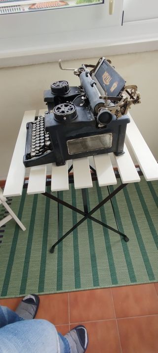 MAQUINA DE ESCRIBIR CLASICA ROYAL