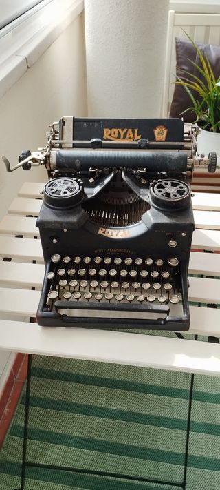 MAQUINA DE ESCRIBIR CLASICA ROYAL
