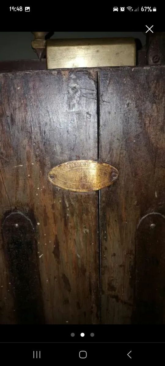 Báscula antigua de madera