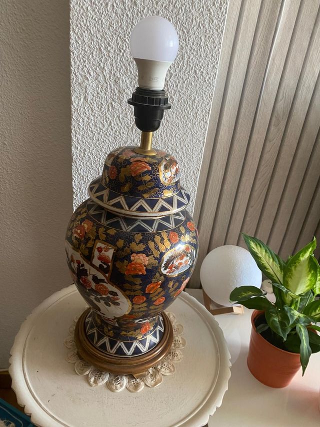 Lámpara mesa porcelana antigua azul y dorado