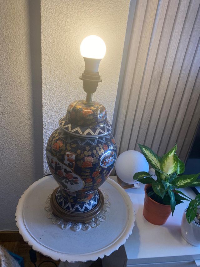 Lámpara mesa porcelana antigua azul y dorado