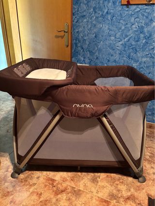 Cuna viaje Nuna Sena marrón + gimnasio madera bebe