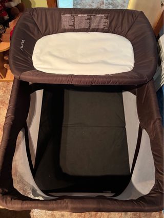 Cuna viaje Nuna Sena marrón + gimnasio madera bebe