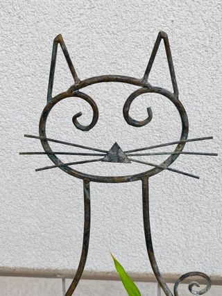 Portavaso da esterno in metallo a forma di gatto