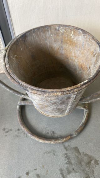 Portavaso da esterno in metallo a forma di gatto
