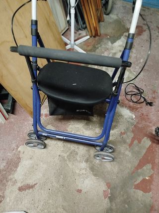 Andador con ruedas para mayores