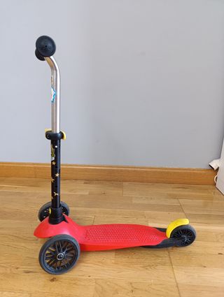 Patinete rojo niño