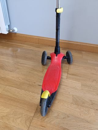 Patinete rojo niño