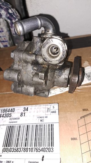 Bomba dirección asistida VW Touareg V6 TDI