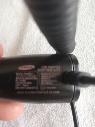 Cargador de móvil para mechero coche