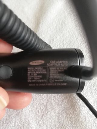 Cargador de móvil para mechero coche