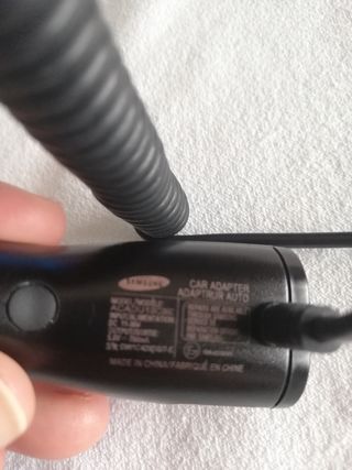 Cargador de móvil para mechero coche