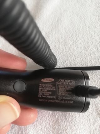 Cargador de móvil para mechero coche