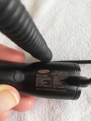 Cargador de móvil para mechero coche