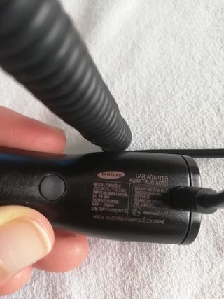 Cargador de móvil para mechero coche