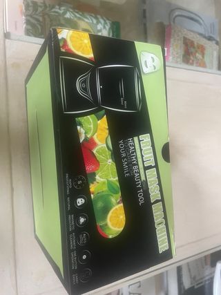 Máquina para mascarillas faciales - mini.