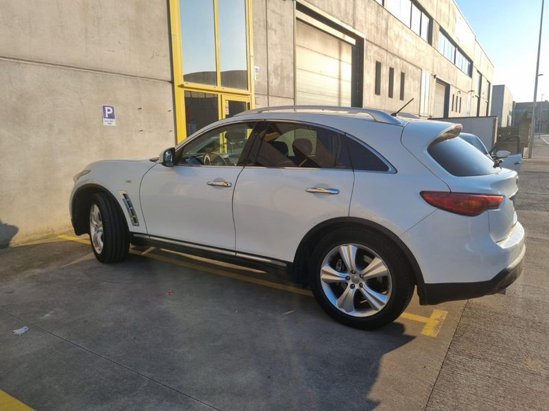 Infiniti FX30 2012 - foto 1