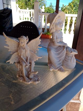 2 statue in gesso bianco