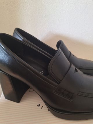 Mocassini neri tacco alto Sara López Vera pelle