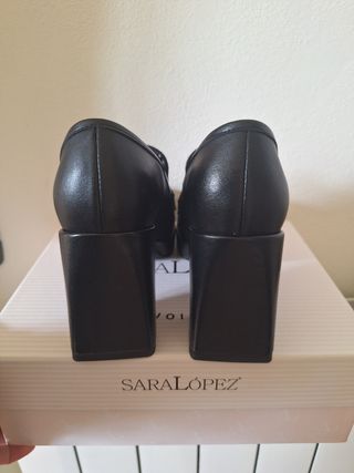Mocassini neri tacco alto Sara López Vera pelle