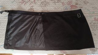 Falda negra envolvente