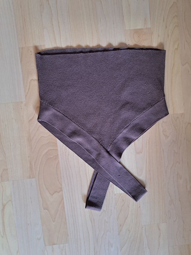 Top marrón de punto