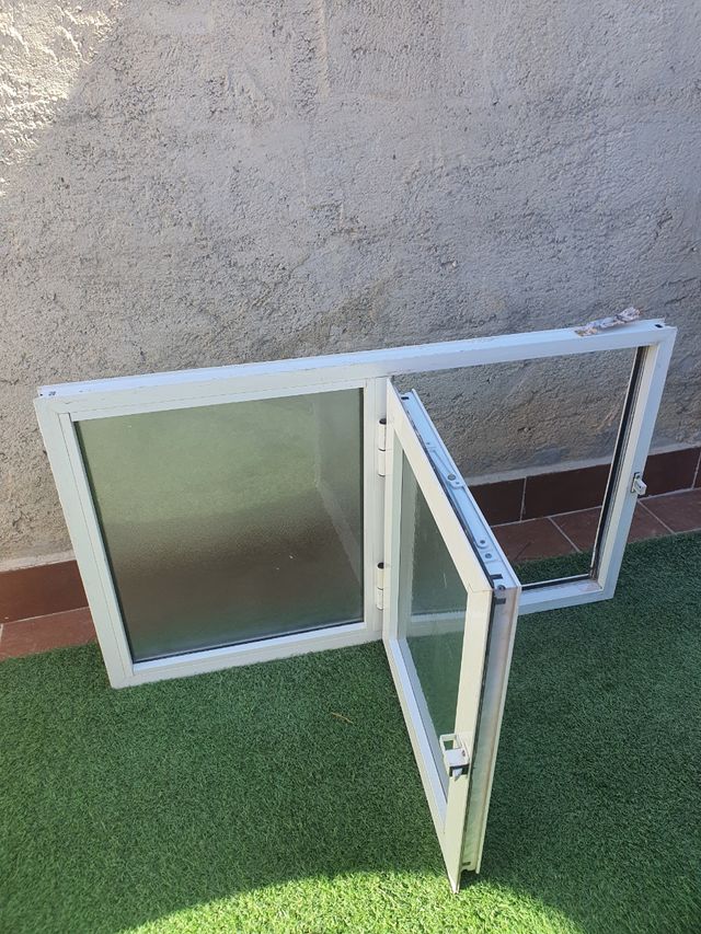 Ventana baño aluminio blanco