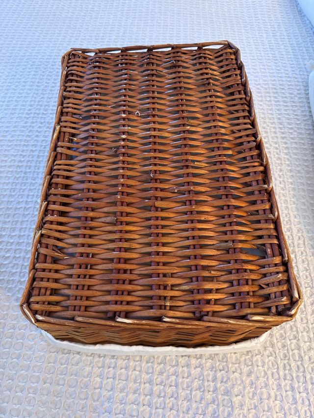 Cesta de mimbre con su funda